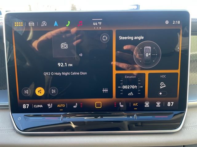 Used 2025 Volkswagen Tiguan SE w/ Panoramic Sunroof Package image 16