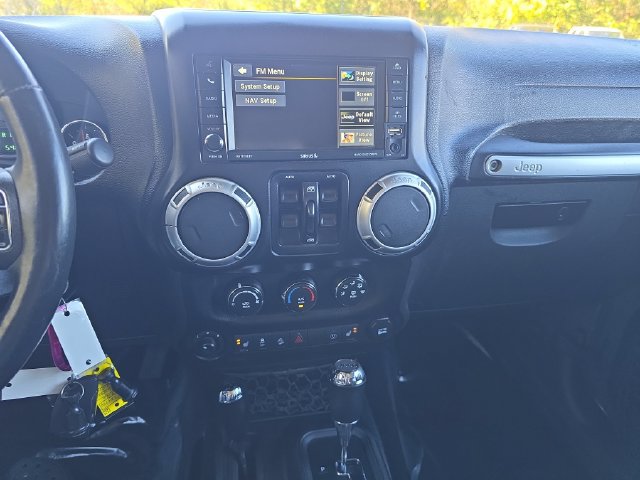 Used 2015 Jeep Wrangler Unlimited Sahara w/ Connectivity Group AWD/4WD image 21