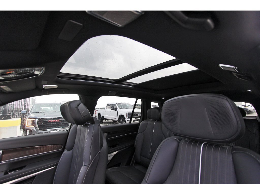 New 2027 Cadillac Vistiq Luxury AWD/4WD image 24