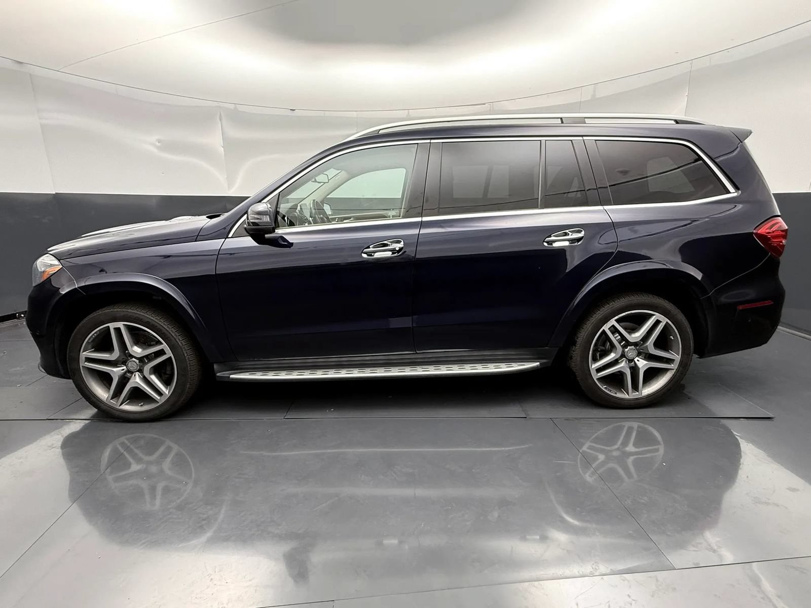 Used 2017 Mercedes-Benz GLS 550 4MATIC w/ Driver Assistance Package image 4