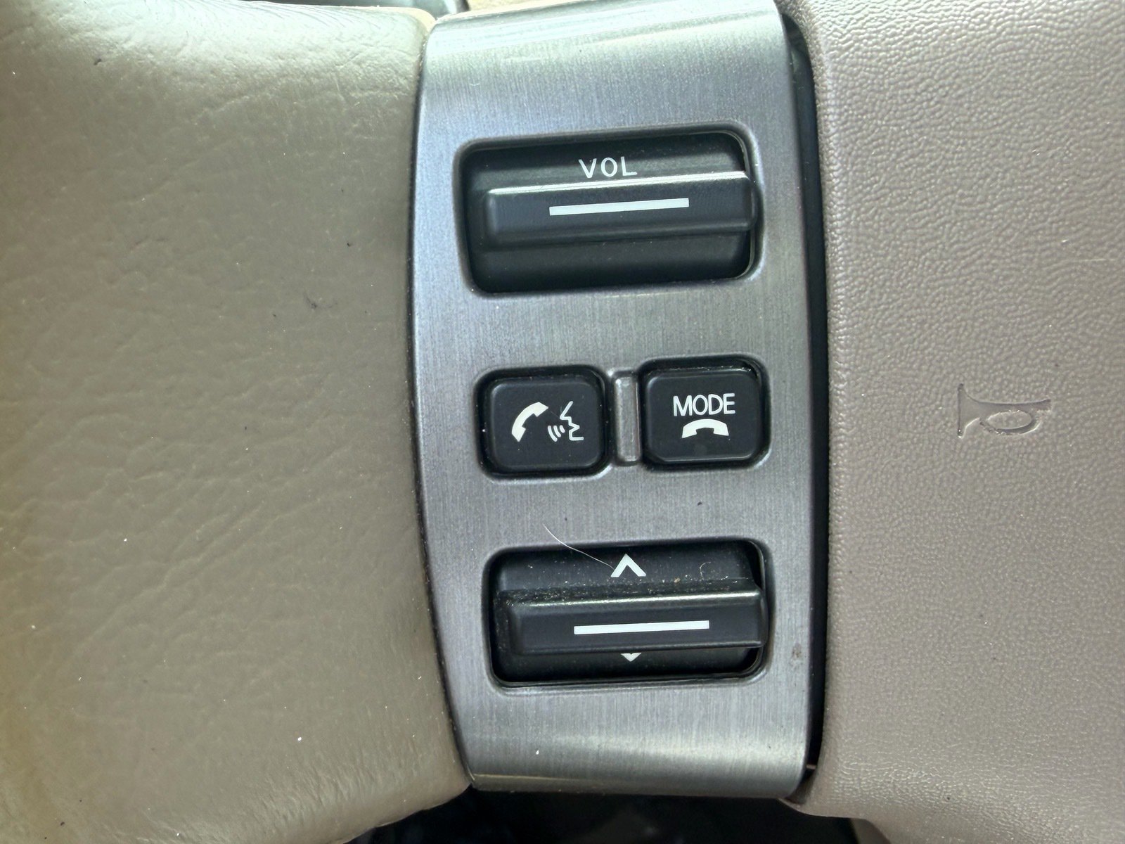 Used 2011 Nissan Titan SV w/ SV Value Truck Pkg AWD/4WD image 26