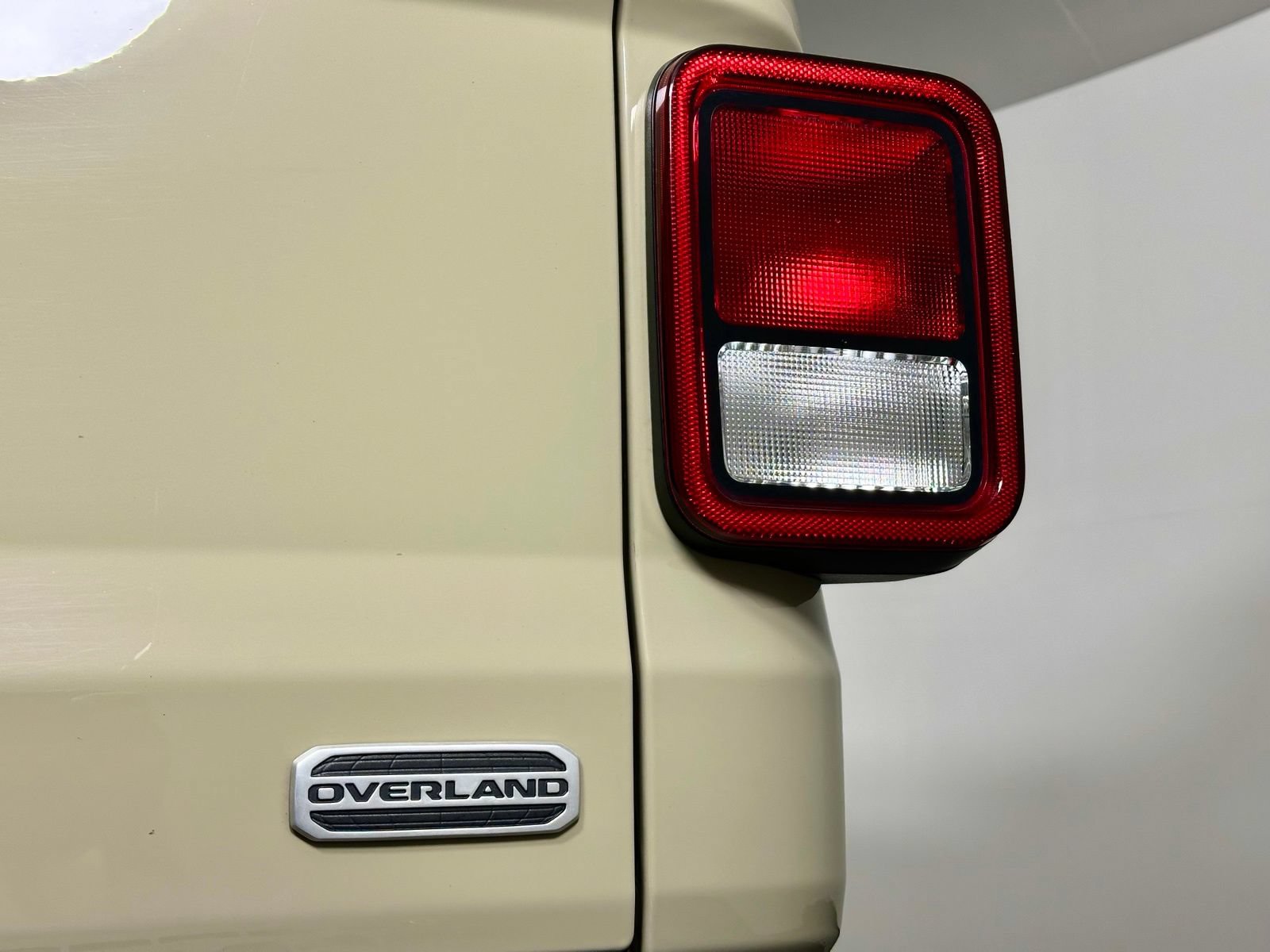 Used 2022 Jeep Gladiator Overland w/ Popular Equipment Package AWD/4WD image 12