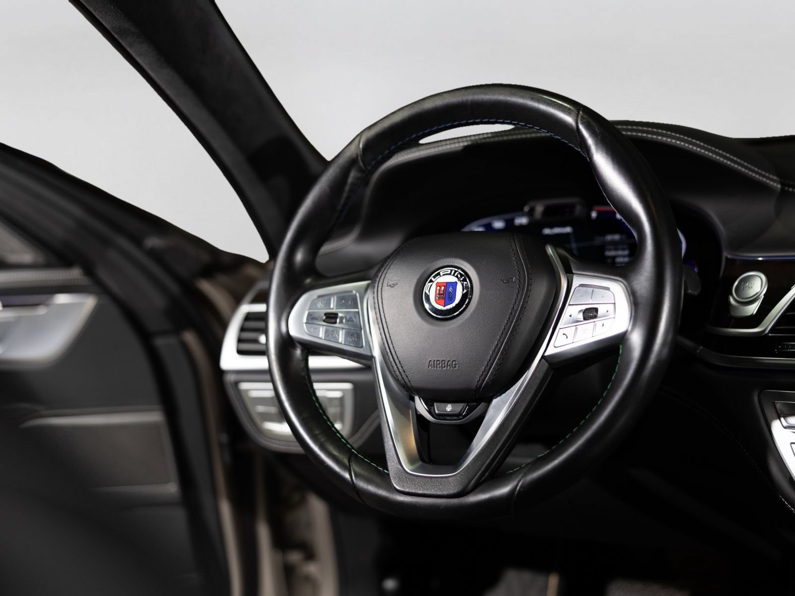 Used 2022 BMW ALPINA B7 xDrive w/ Interior Design Package AWD/4WD image 31