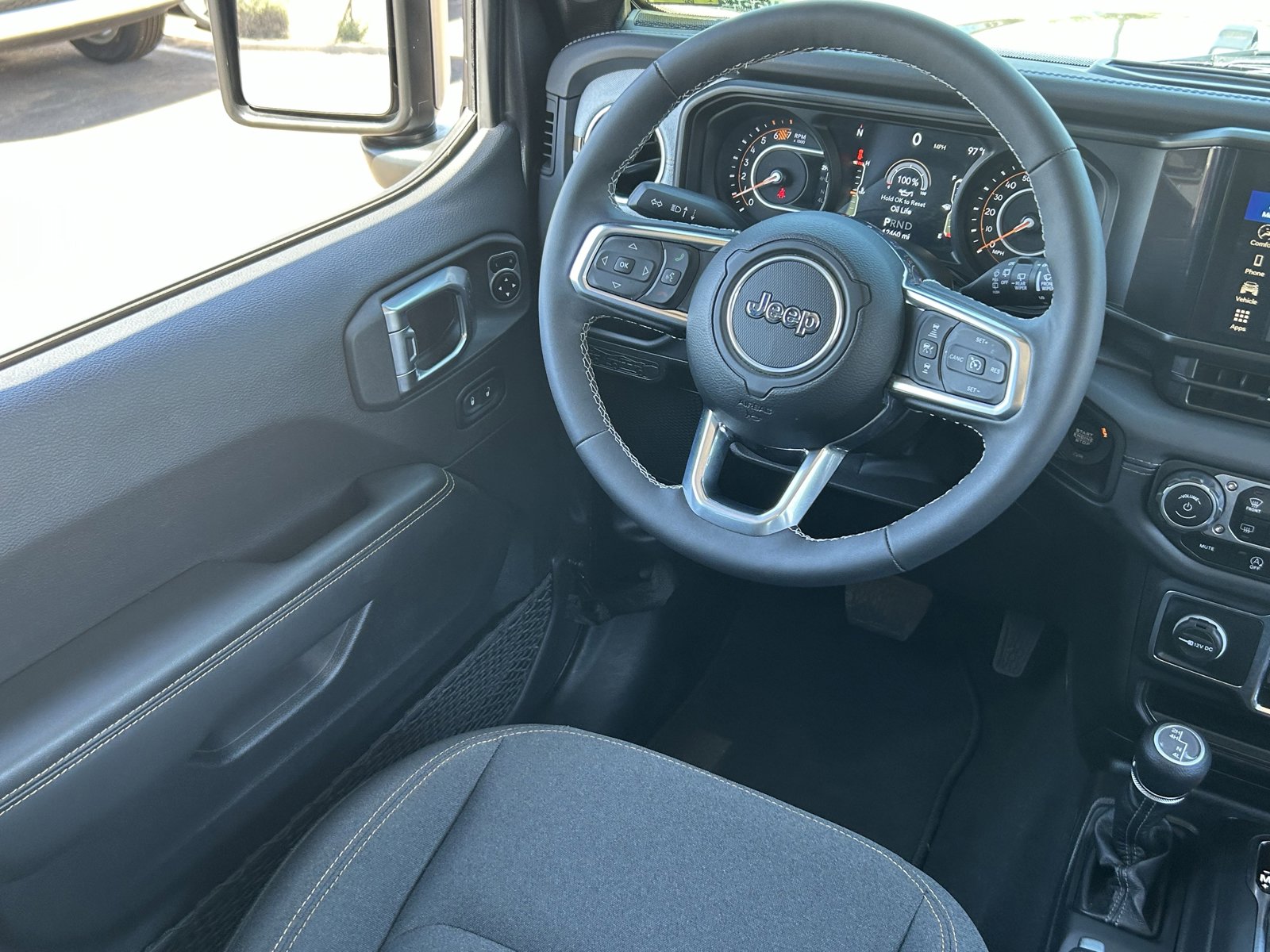 Used 2025 Jeep Wrangler Unlimited Sahara AWD/4WD image 16