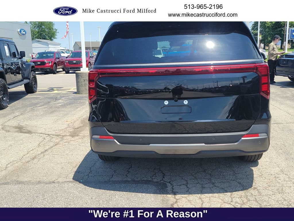 Used 2026 Kia Carnival SX w/ SX Dark Edition Package FWD image 4