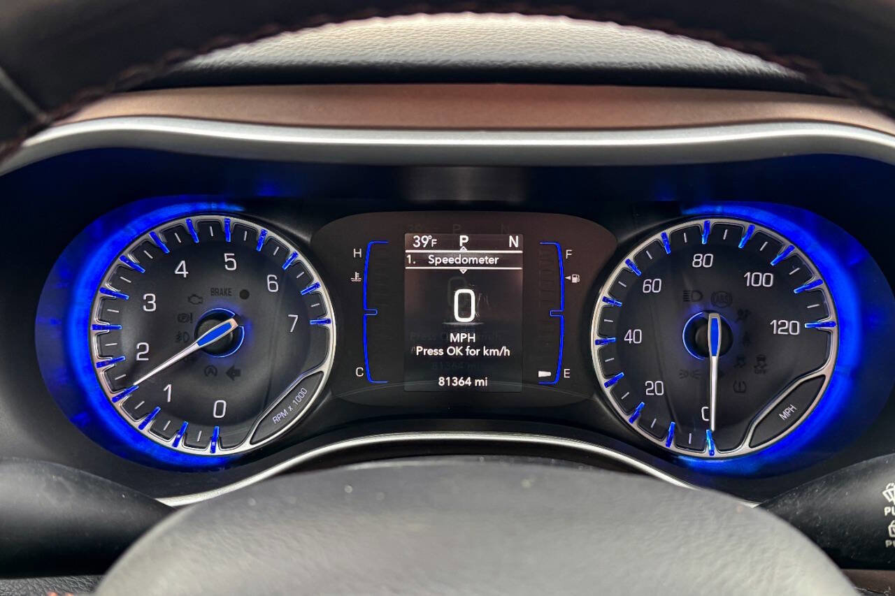 Used 2019 Chrysler Pacifica Touring-L image 25