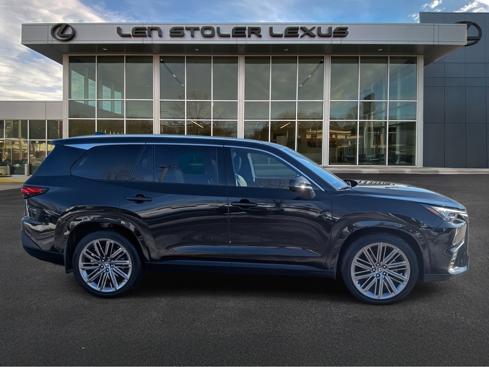 Used 2024 Lexus TX 350 AWD image 2