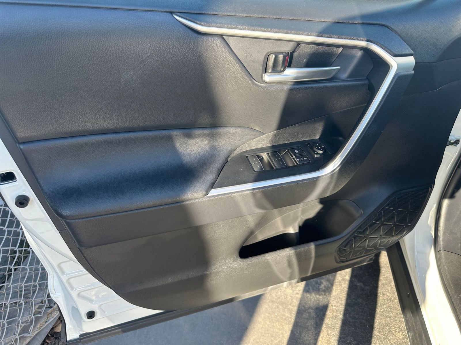 Used 2025 Toyota RAV4 XLE w/ Convenience Package image 18