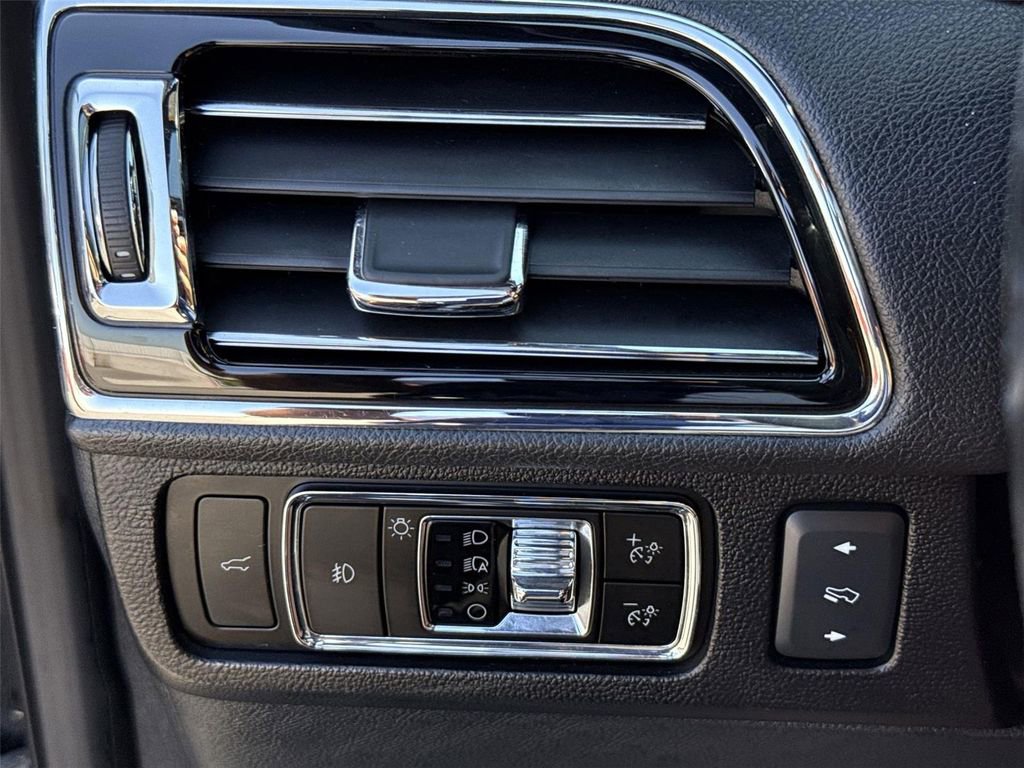 Used 2024 Lincoln Navigator Premiere image 16