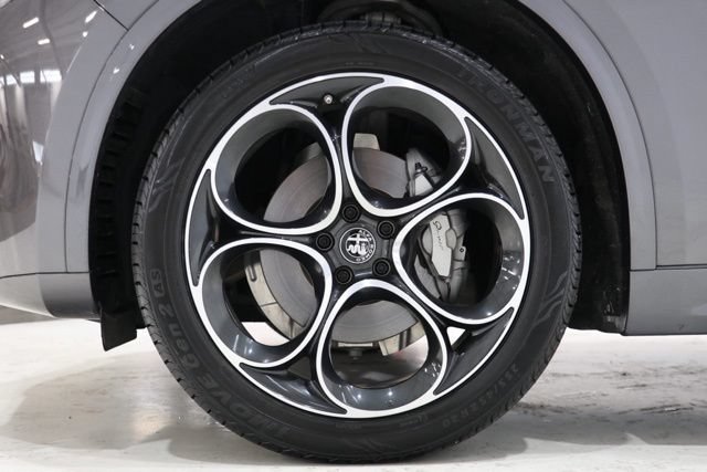 Used 2023 Alfa Romeo Stelvio Ti AWD/4WD image 9
