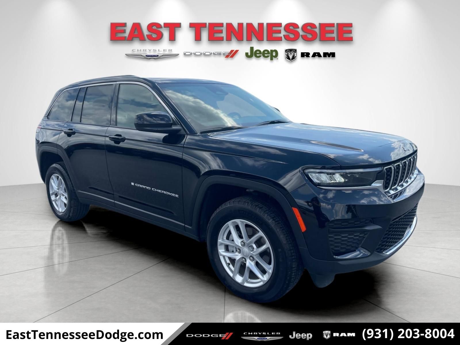 Used 2025 Jeep Grand Cherokee Laredo X w/ Luxury Tech Group I AWD/4WD image 1