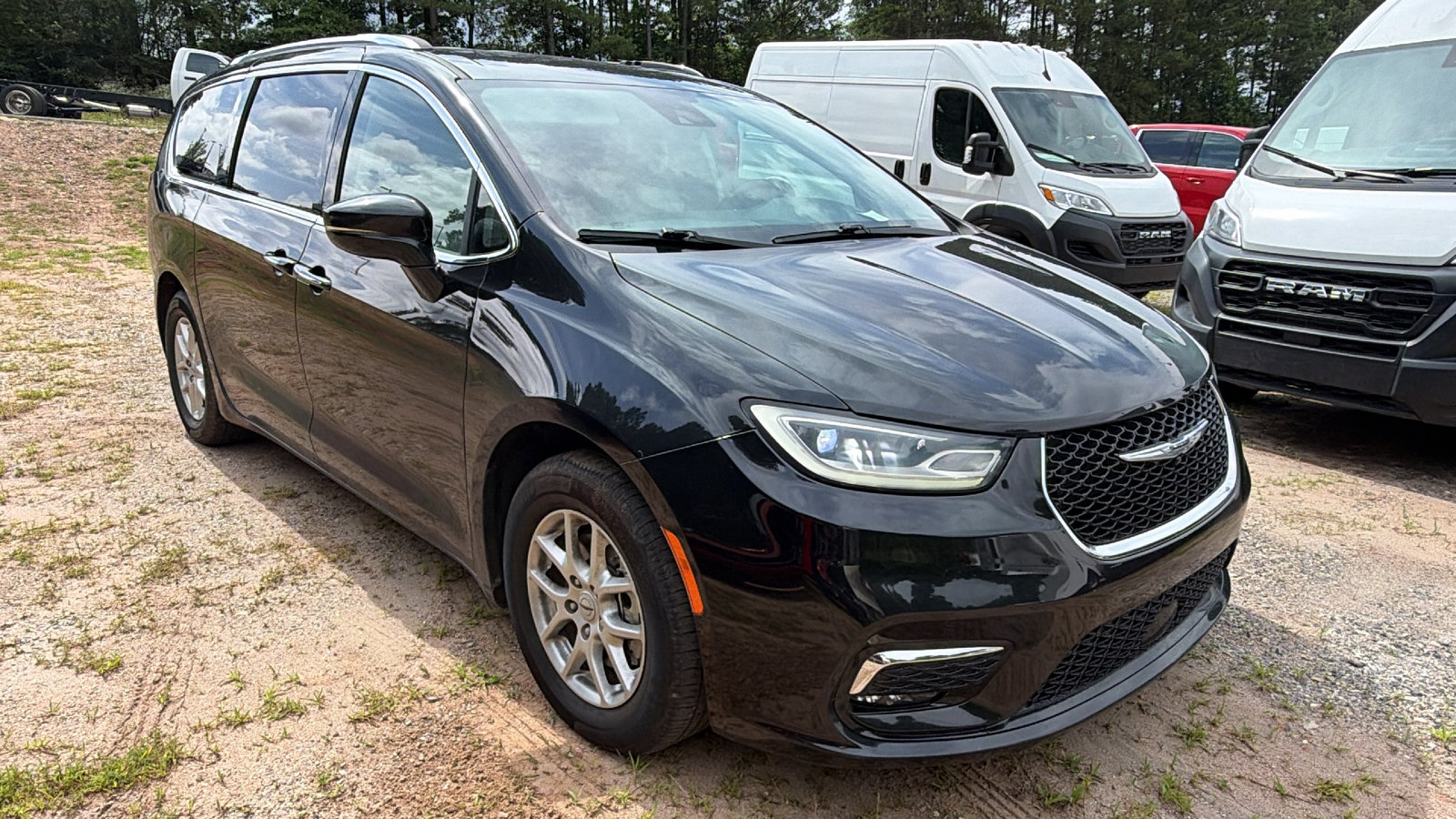 Used 2021 Chrysler Pacifica Touring-L FWD image 5