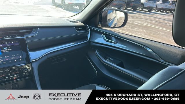 Used 2023 Jeep Grand Cherokee Altitude AWD/4WD image 23