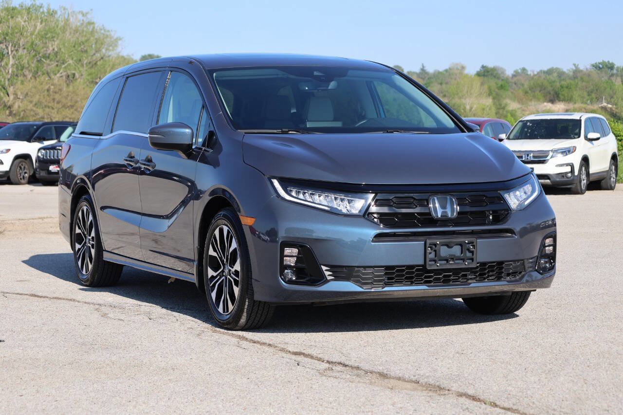 Used 2025 Honda Odyssey Elite image 4