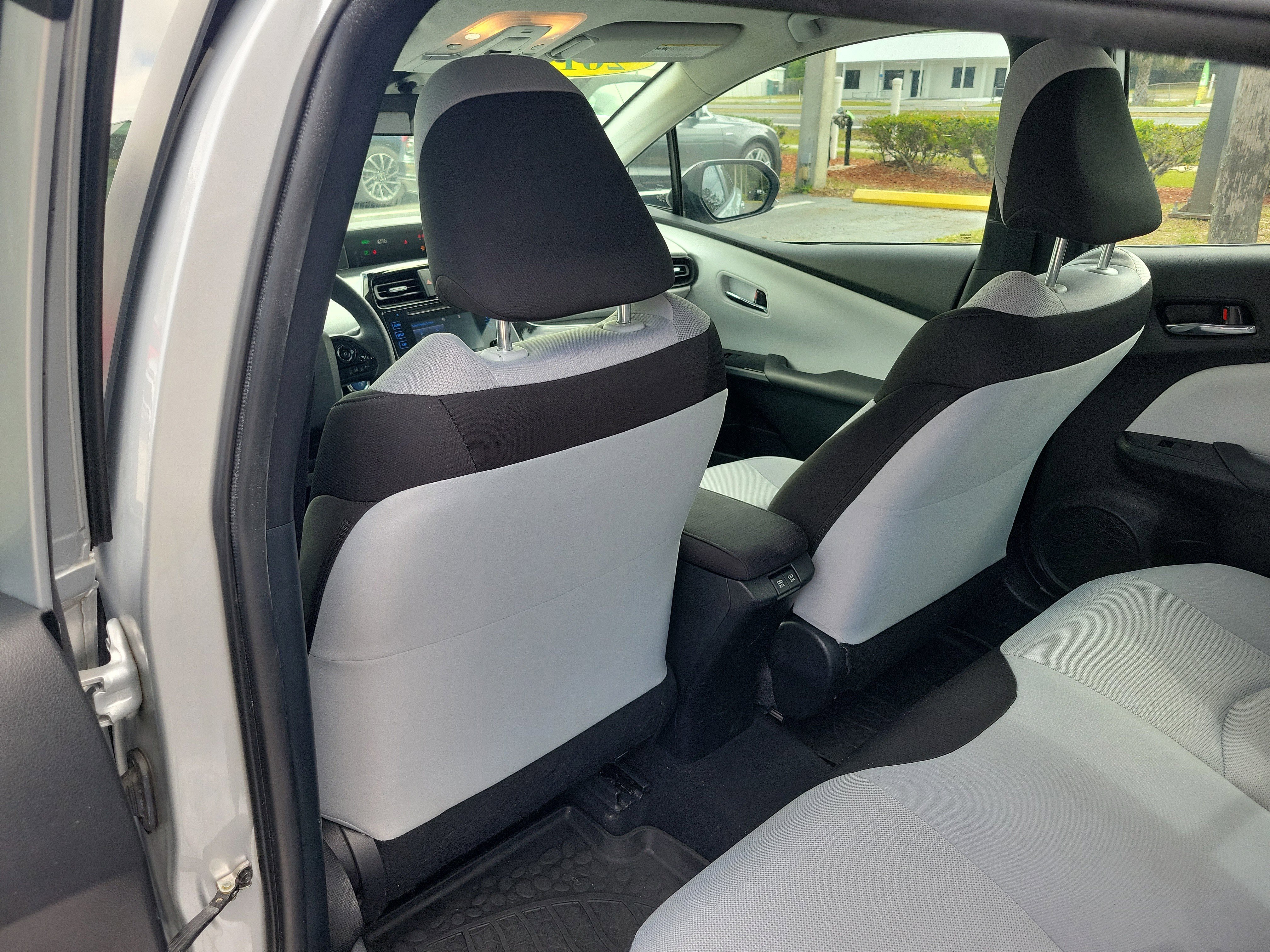 Used 2019 Toyota Prius L Eco FWD image 15