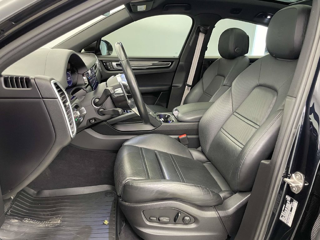 Used 2023 Porsche Cayenne S AWD/4WD image 5