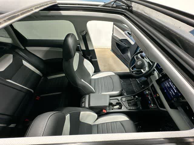 Certified 2025 Volkswagen Taos SEL AWD/4WD image 6
