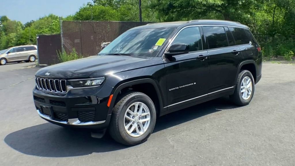 Used 2023 Jeep Grand Cherokee L Laredo AWD/4WD image 5