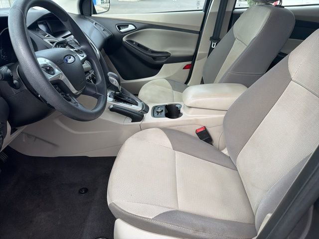 Used 2014 Ford Focus SE w/ SE Winter Package FWD image 14