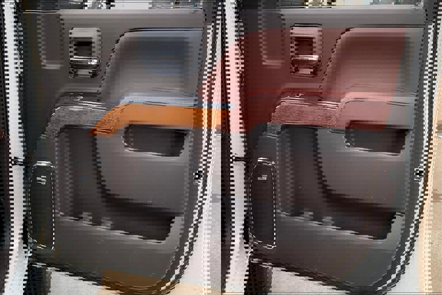 Used 2015 Chevrolet Silverado 2500 High Country w/ Duramax Plus Package AWD/4WD image 23