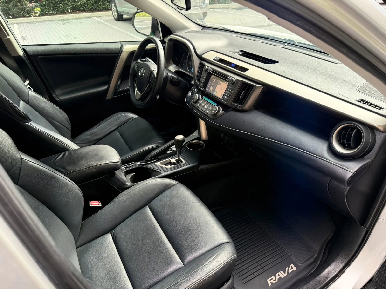 Used 2015 Toyota RAV4 Limited image 13