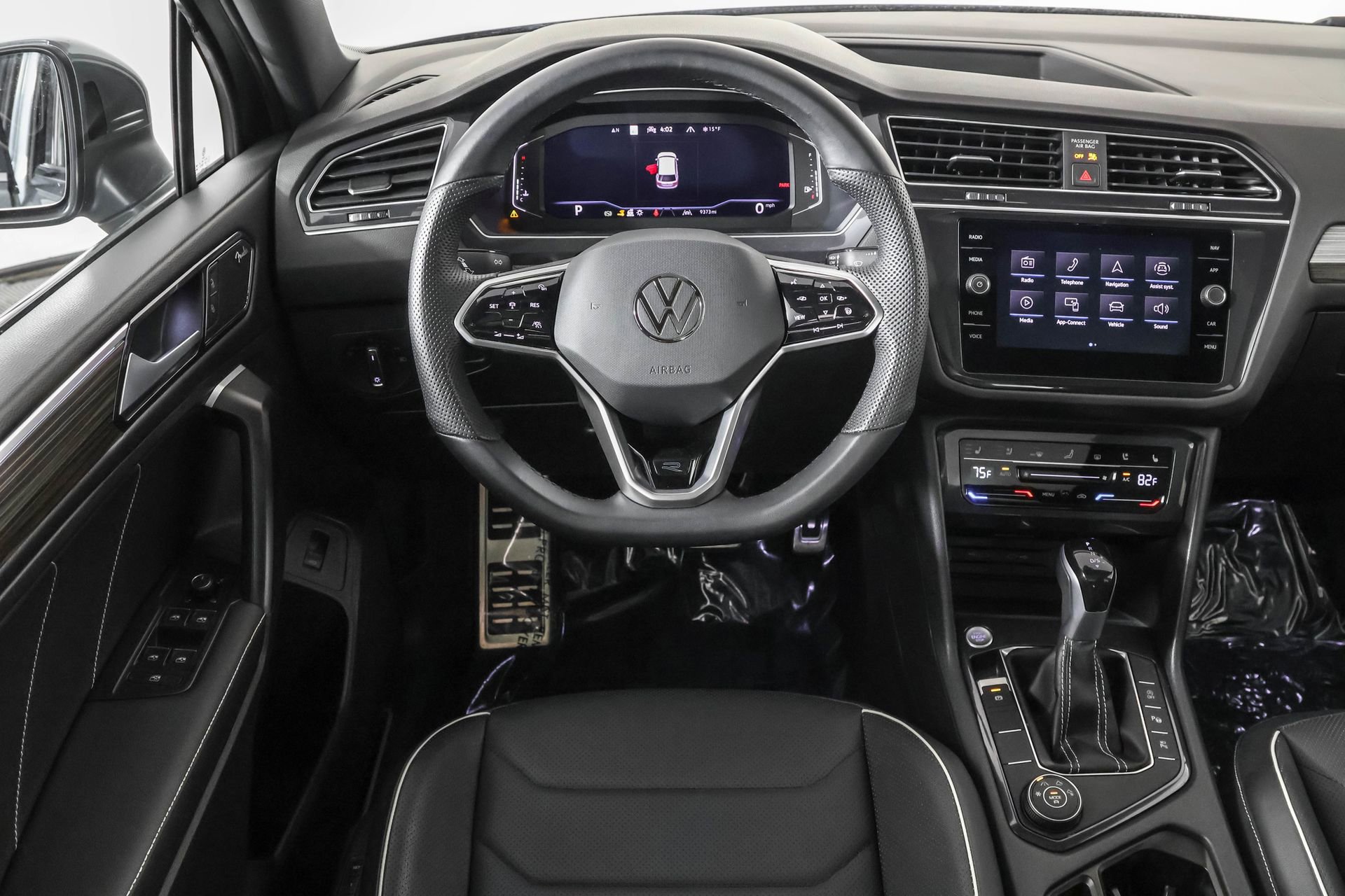 Used 2024 Volkswagen Tiguan SEL R-Line image 40