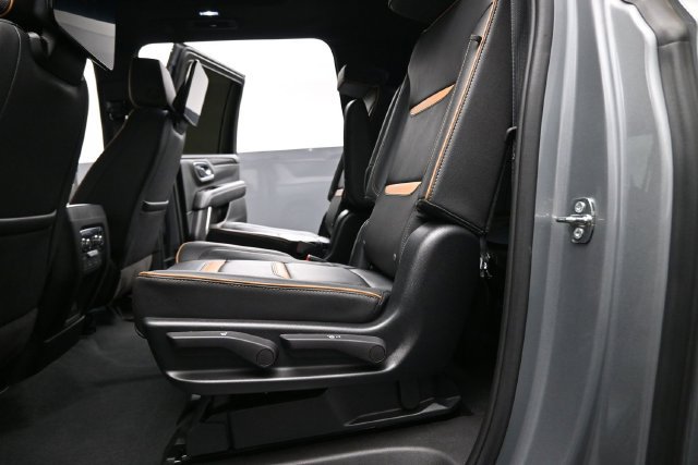 Used 2023 GMC Yukon XL AT4 w/ AT4 Premium Package AWD/4WD image 17
