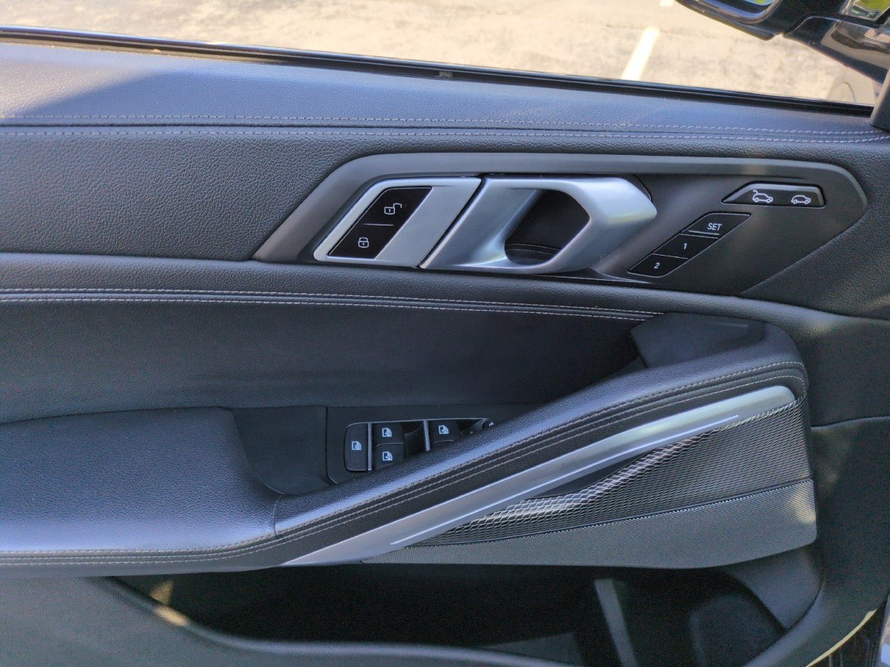 Used 2021 BMW X6 xDrive40i AWD/4WD image 12