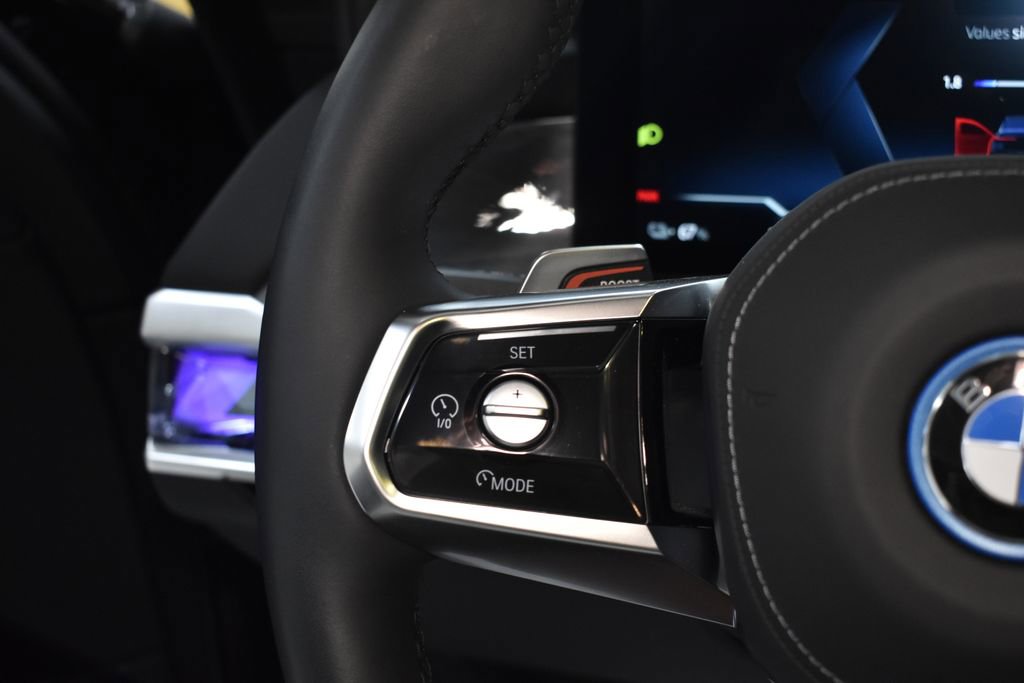 Used 2025 BMW i7 xDrive60 AWD/4WD image 31