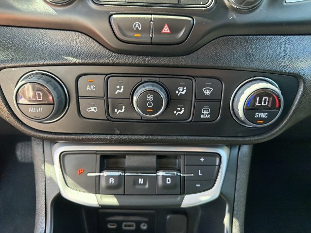 Used 2024 GMC Terrain SLT AWD/4WD image 24