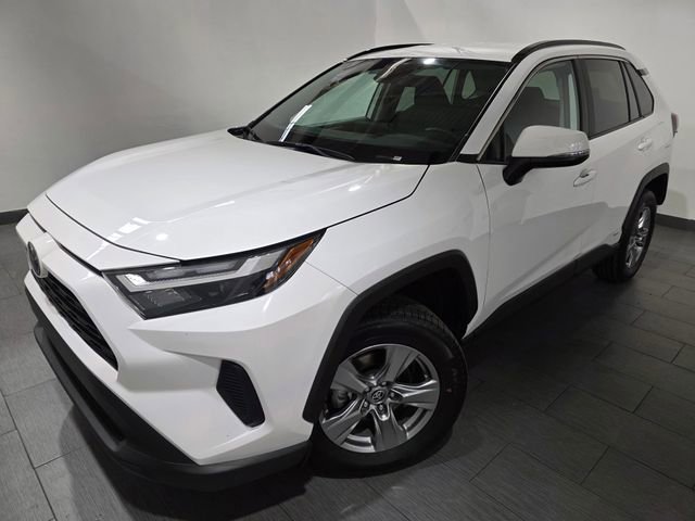 Used 2025 Toyota RAV4 XLE AWD/4WD image 1
