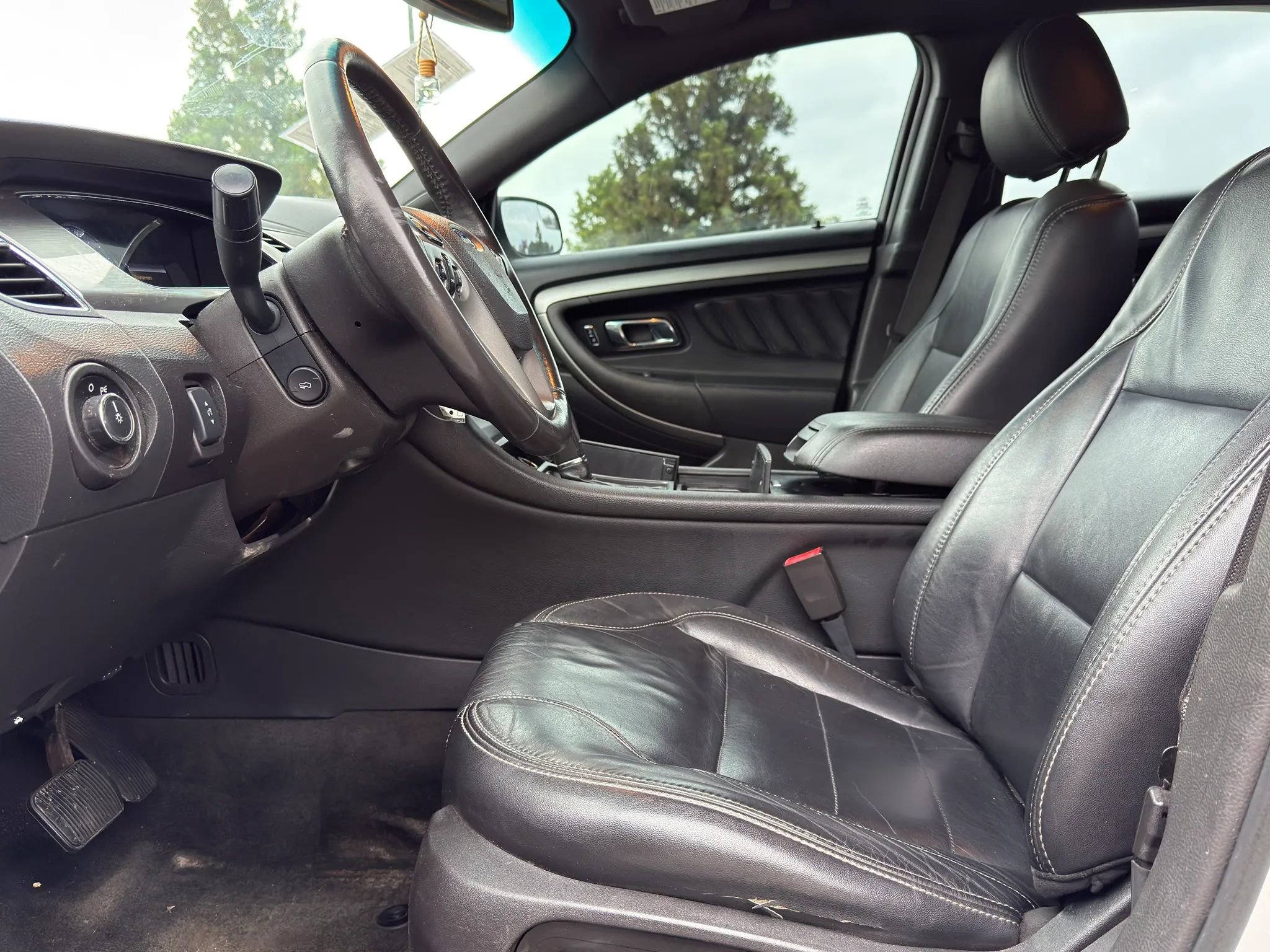 Used 2014 Ford Taurus SEL w/ Equipment Group 201A AWD/4WD image 2