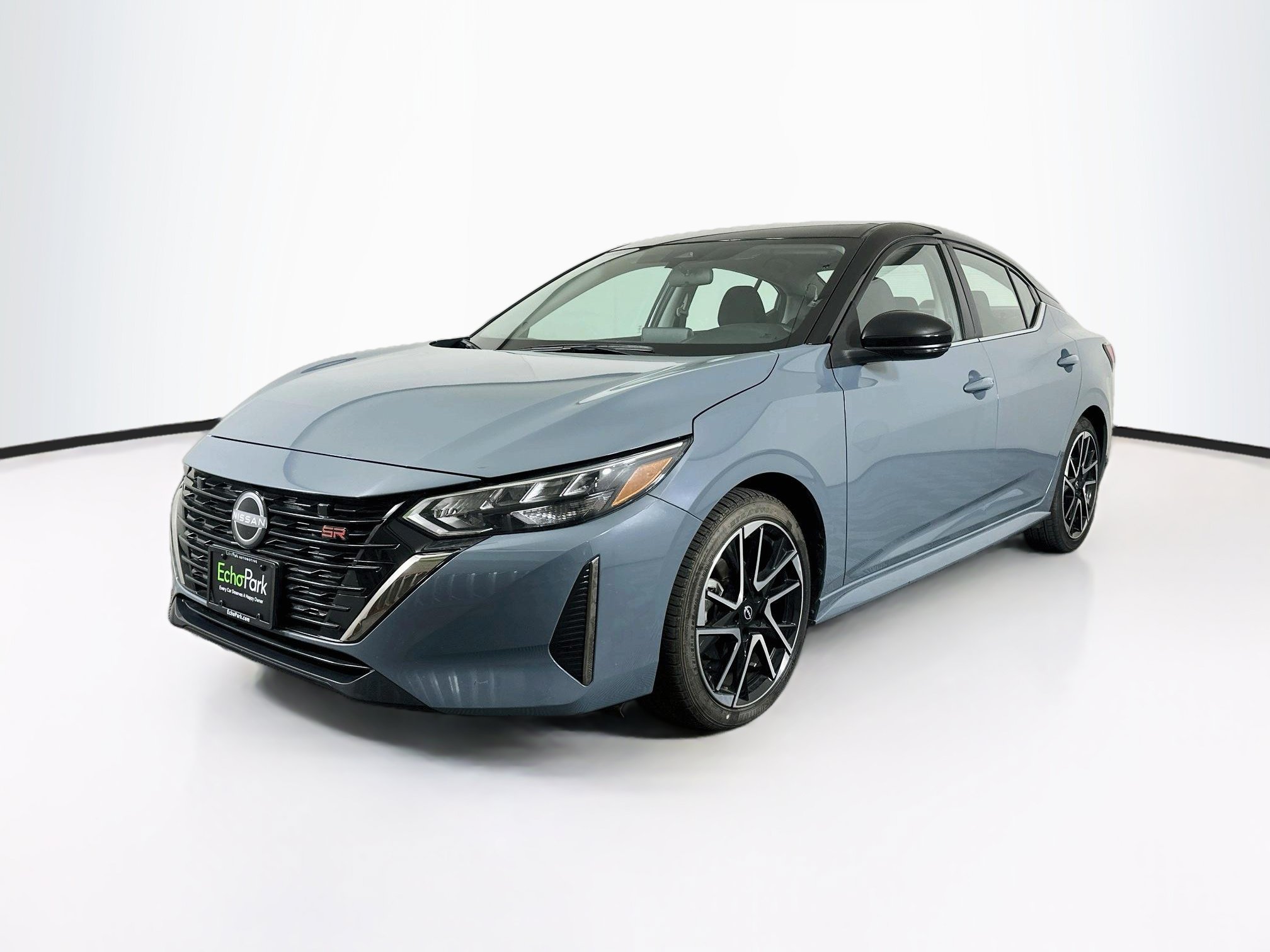 Used 2025 Nissan Sentra SR FWD image 3