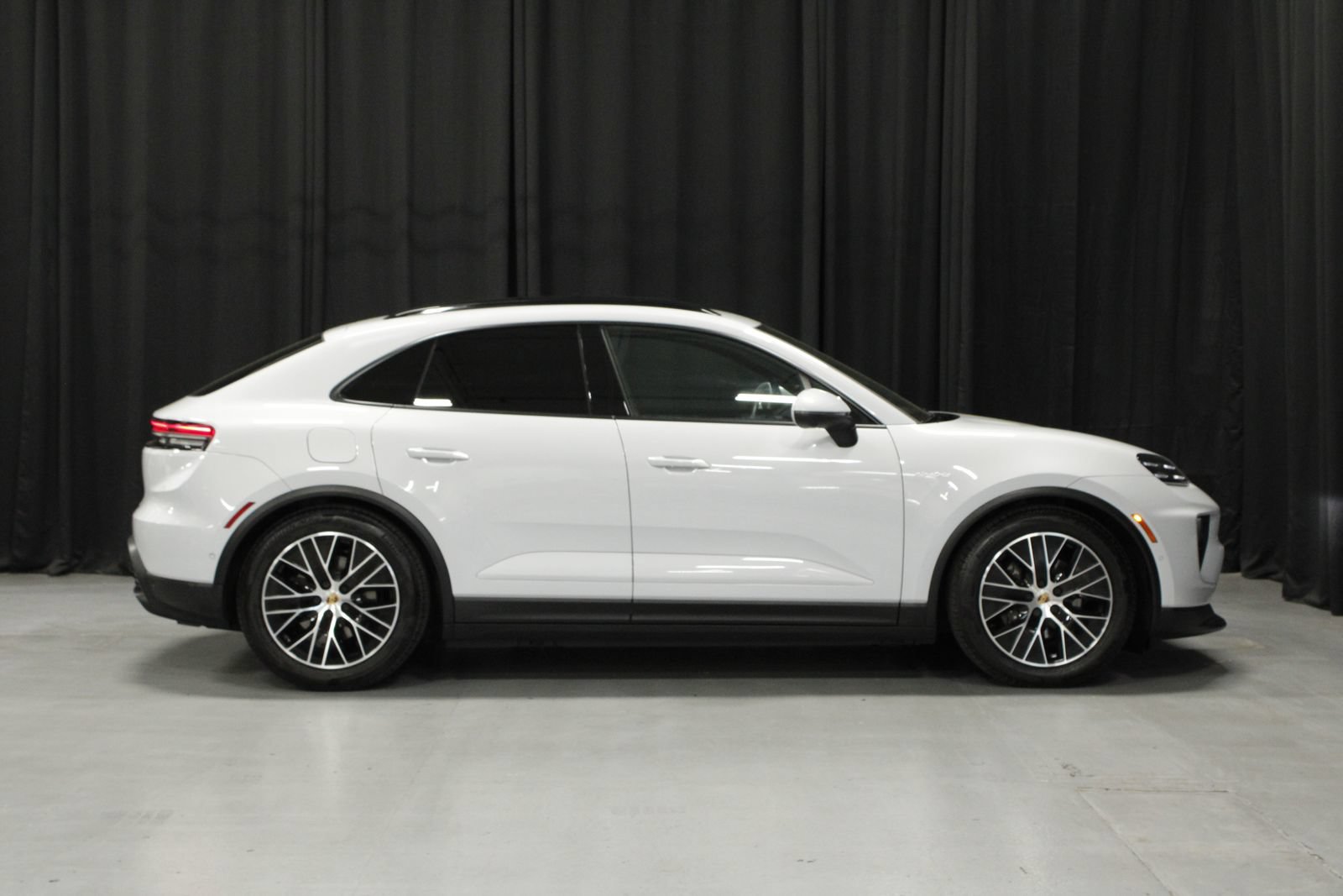 Certified 2025 Porsche Macan Electric RWD image 6