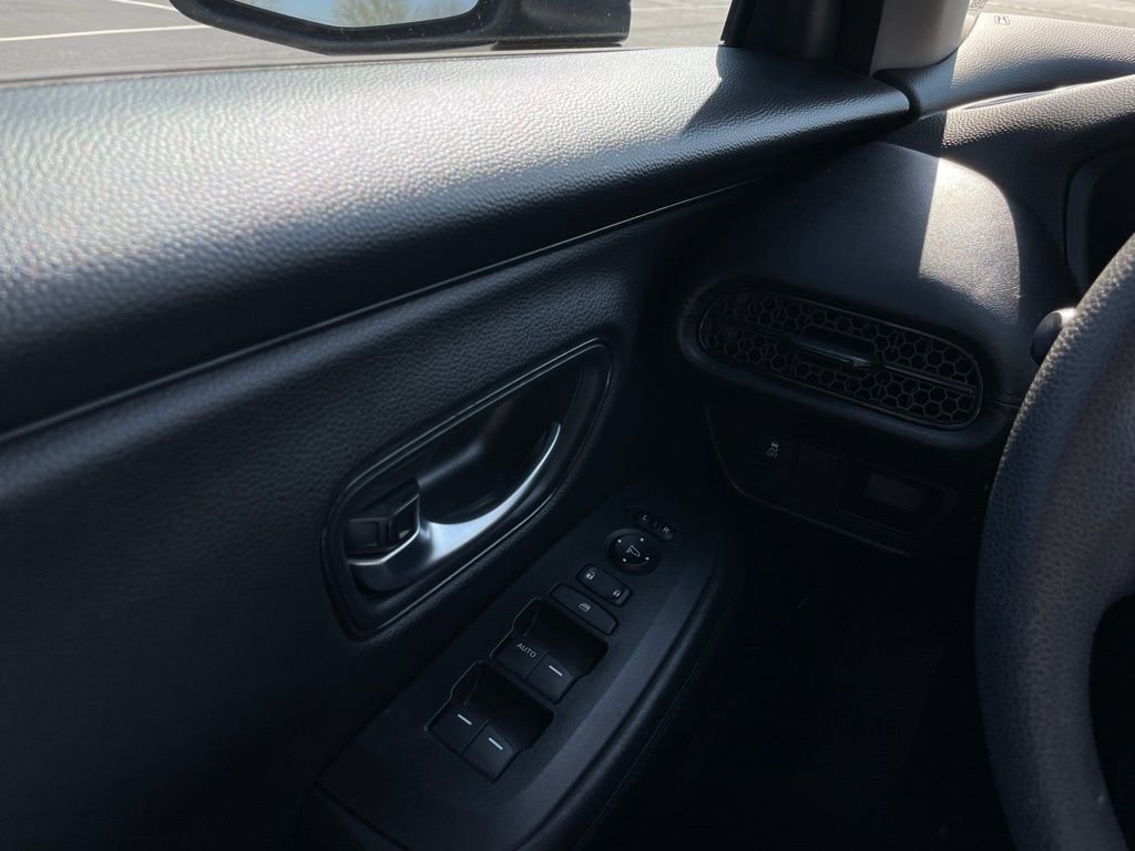 Certified 2025 Honda HR-V LX image 22