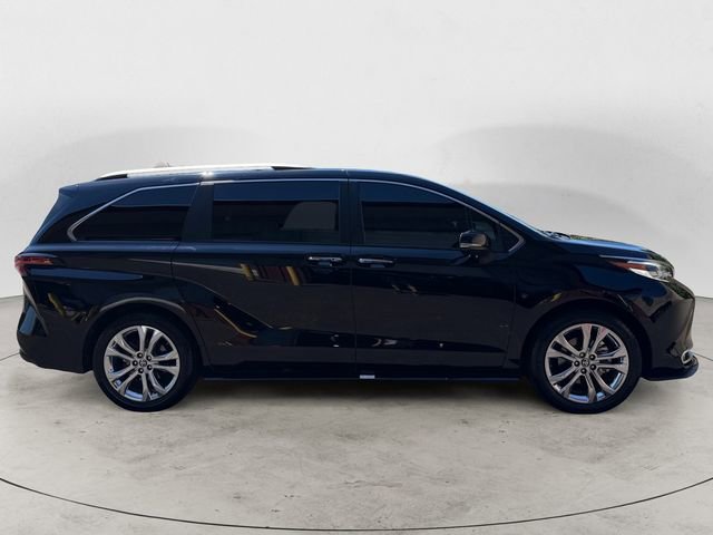 Used 2023 Toyota Sienna Platinum FWD image 6