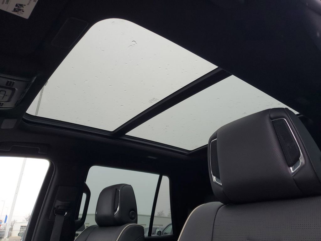 Used 2023 Cadillac Escalade Sport w/ LPO, ONYX Package image 6