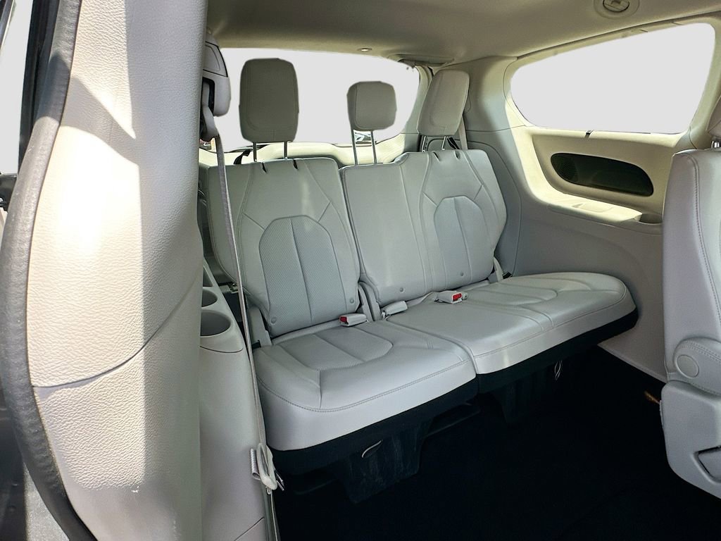 Used 2017 Chrysler Pacifica Touring-L Plus w/ Advanced Safetytec Group FWD image 27