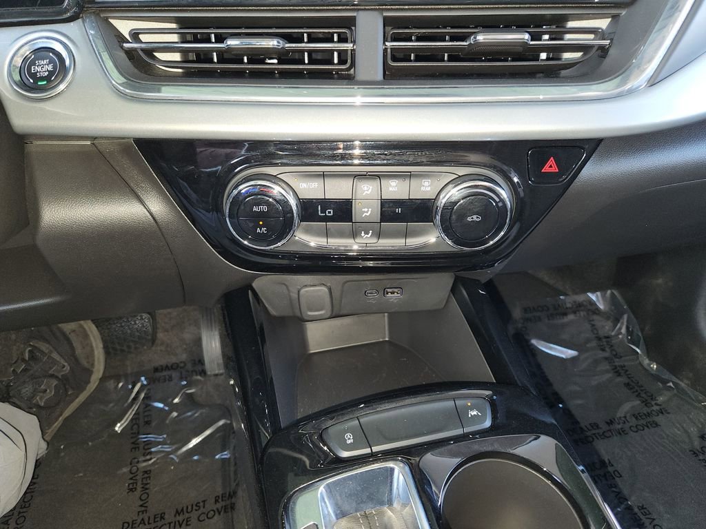 Used 2025 Chevrolet Trax LT image 20