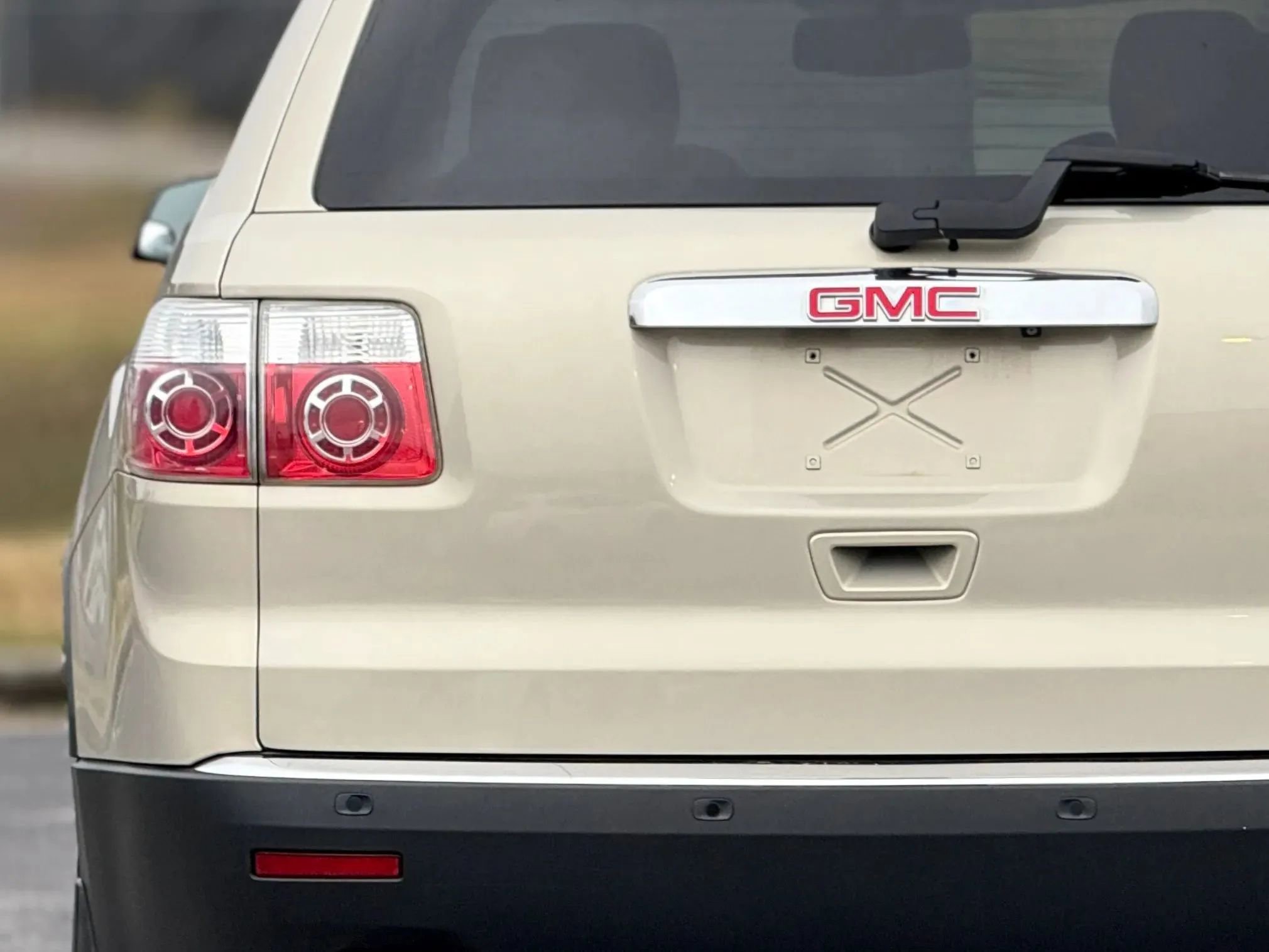 Used 2011 GMC Acadia SLE image 13