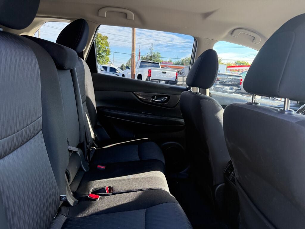 Used 2020 Nissan Rogue SV AWD/4WD image 26