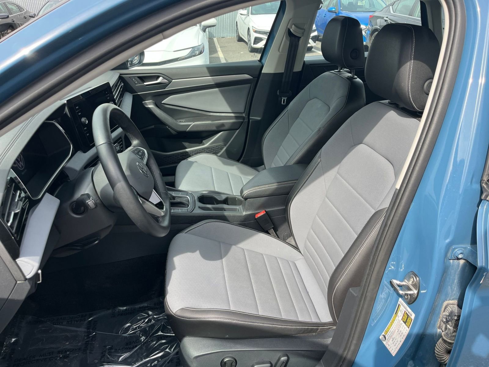 Used 2025 Volkswagen Jetta SE image 36