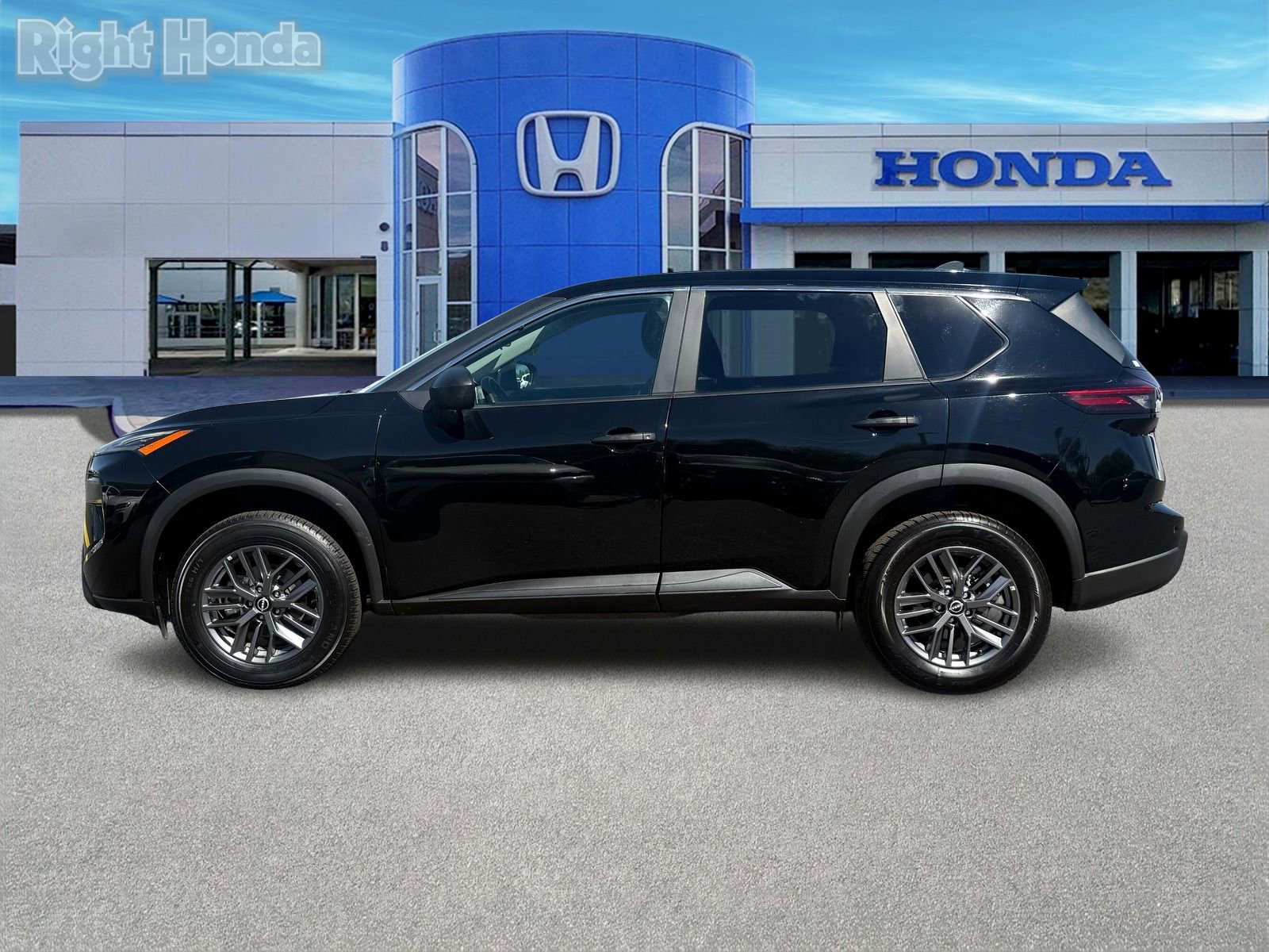 Used 2024 Nissan Rogue S image 3