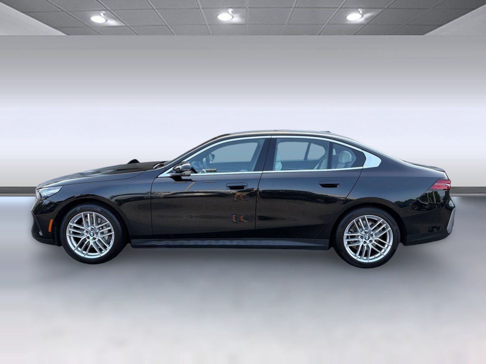 Used 2024 BMW 530i w/ Premium Package RWD image 2