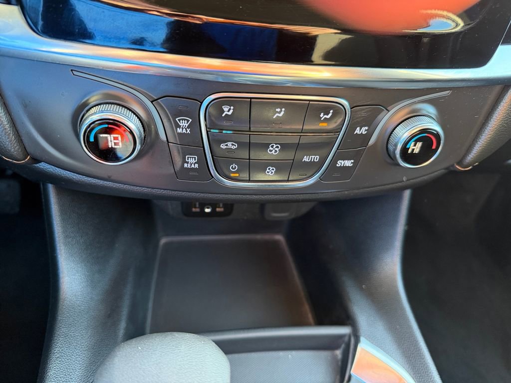 Used 2021 Chevrolet Traverse LS image 20