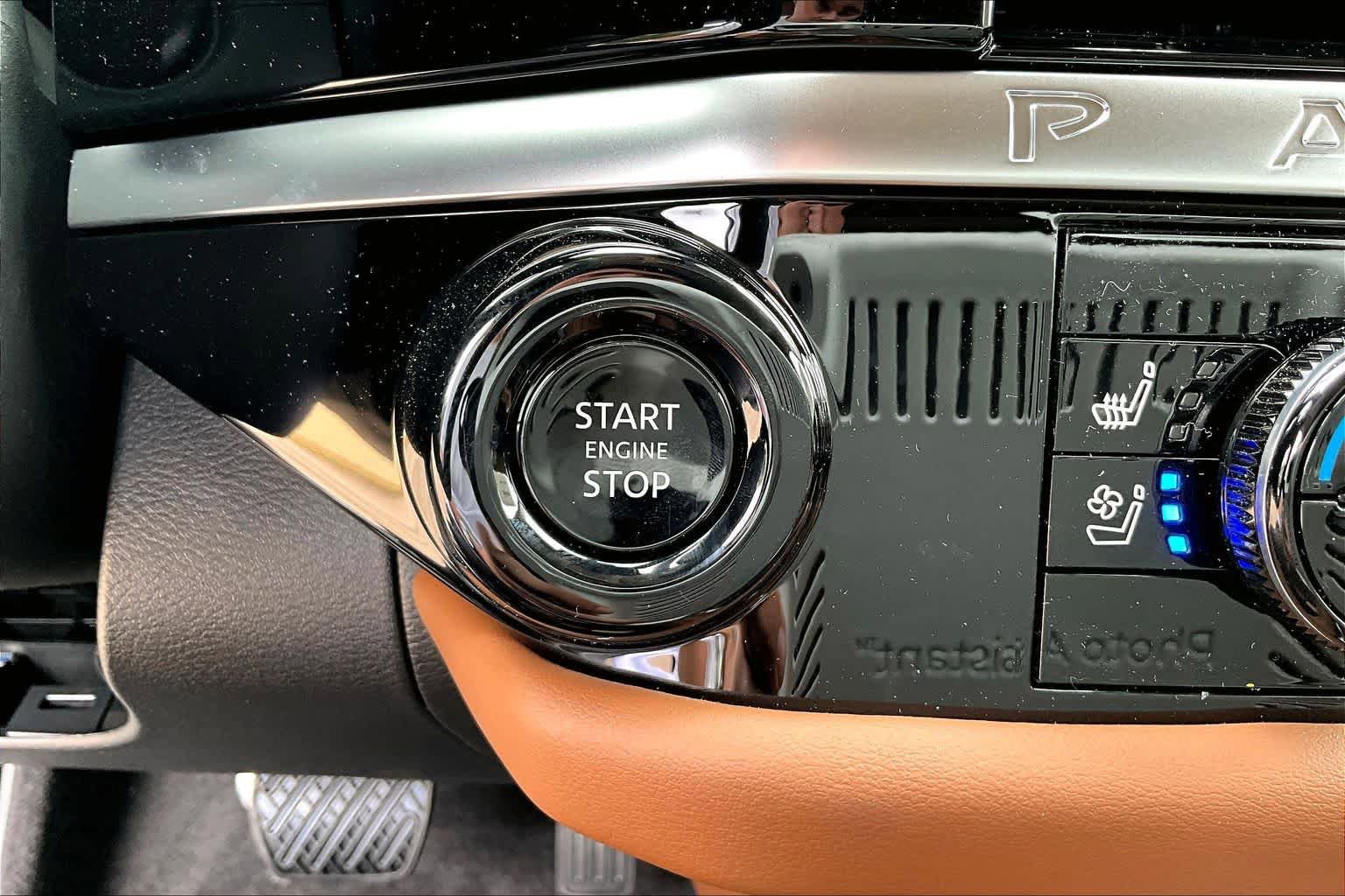 New 2026 Nissan Pathfinder Platinum AWD/4WD image 15