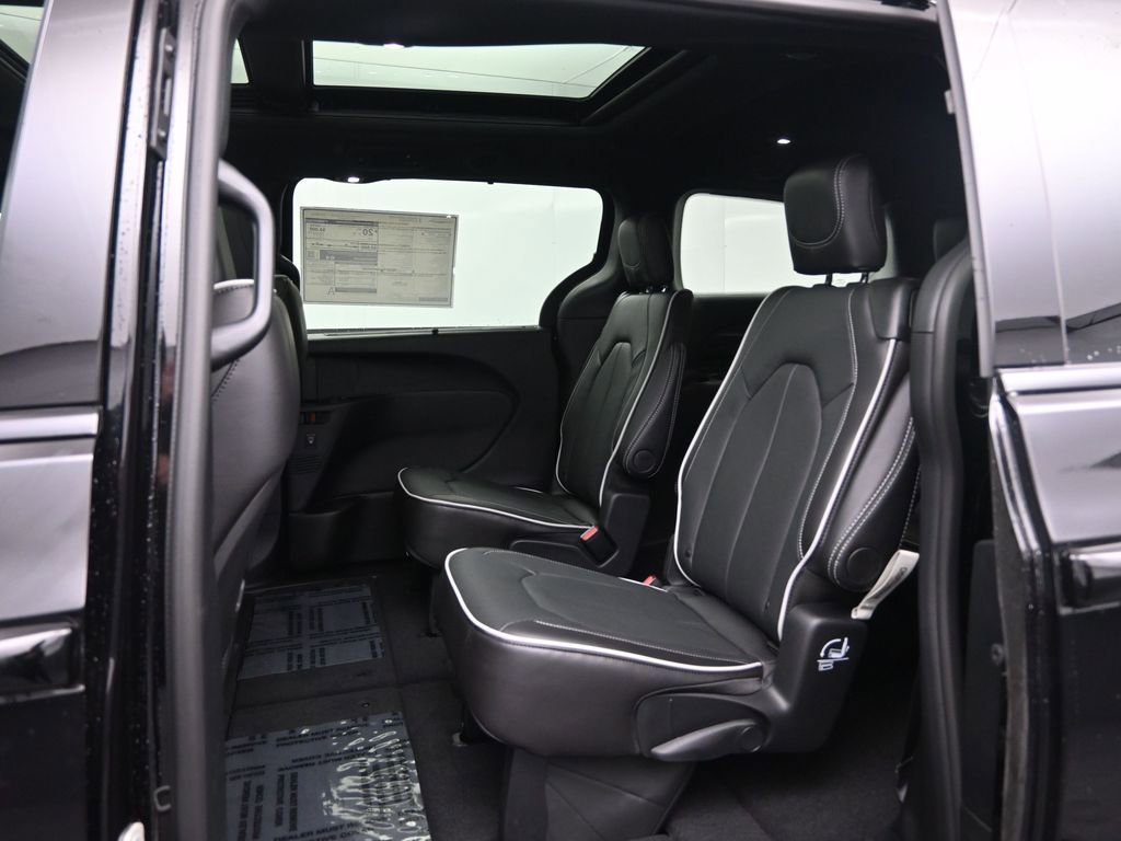 New 2026 Chrysler Pacifica Limited w/ S Appearance Package AWD/4WD image 24