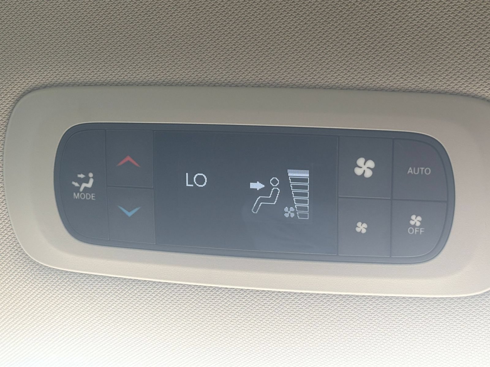 Used 2024 Chrysler Pacifica Touring-L FWD image 24