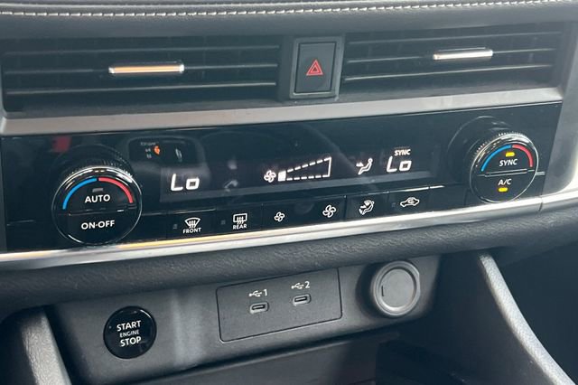 Used 2024 Nissan Rogue SV image 27