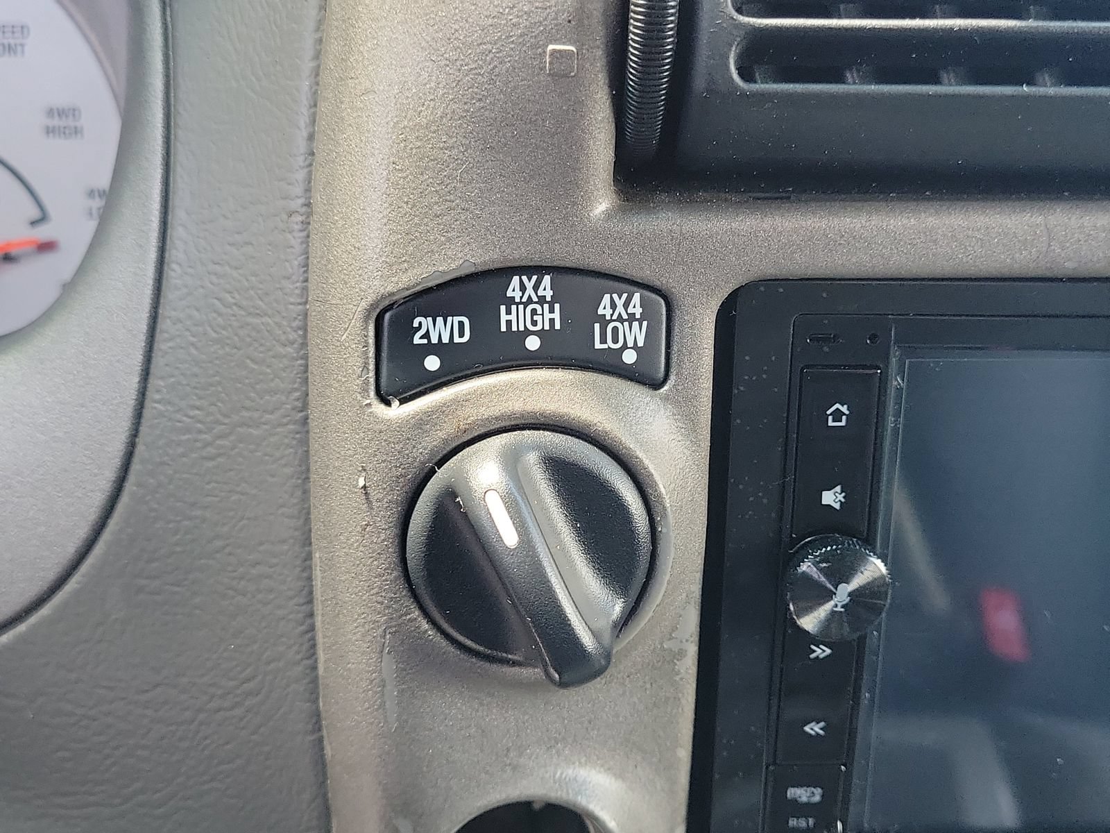 Used 2001 Ford Explorer Sport Trac 4x4 image 23